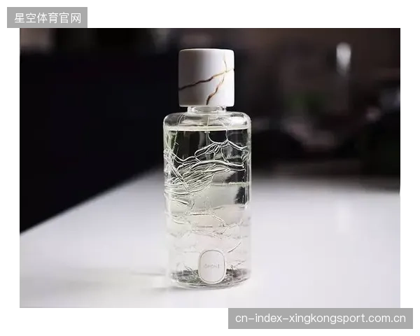 巴黎前压让全场紧绷的瞬间：一支香水如何把舞台前的心跳定格